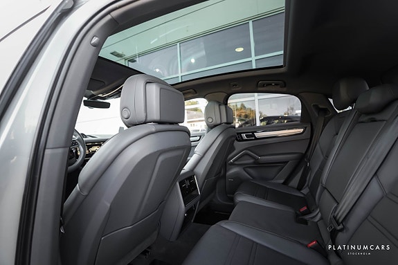 Porsche Cayenne 9 of 23