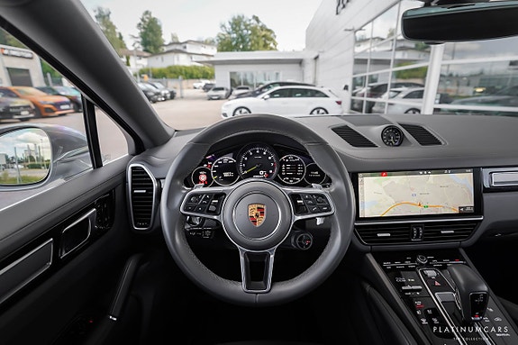 Porsche Cayenne 8 of 20