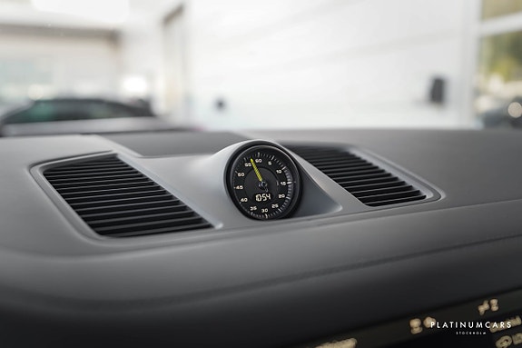 Porsche Cayenne 14 of 23