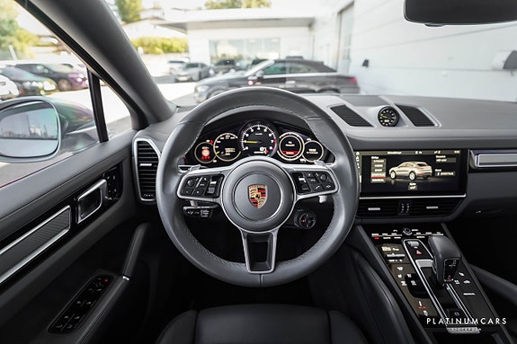 Porsche Cayenne 10 of 23