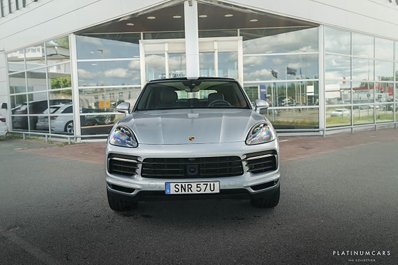 Porsche Cayenne 2 of 5