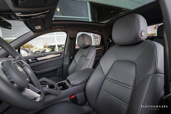 Porsche Cayenne 7 of 23