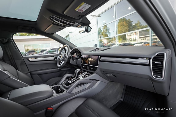 Porsche Cayenne 6 of 23