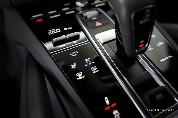 Porsche Cayenne 13 of 23