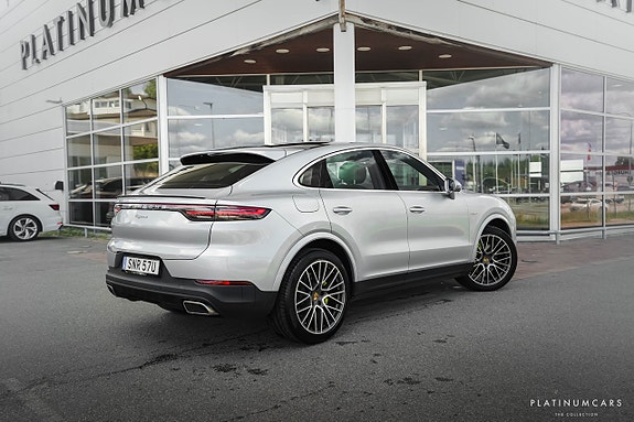 Porsche Cayenne 3 of 5