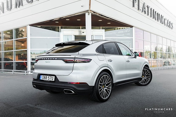 Porsche Cayenne 2 of 23