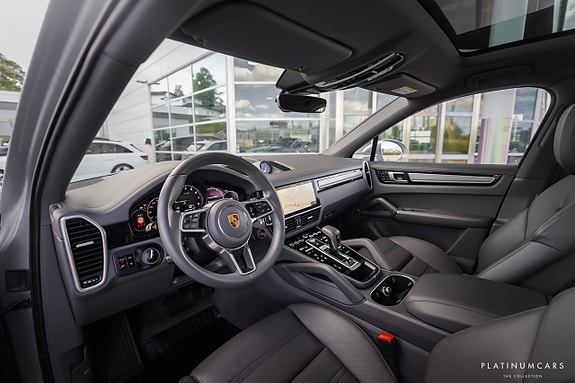 Porsche Cayenne 5 of 5