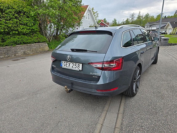 Skoda Superb 2 of 5