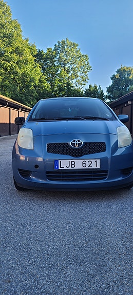 Toyota Yaris 3 of 5