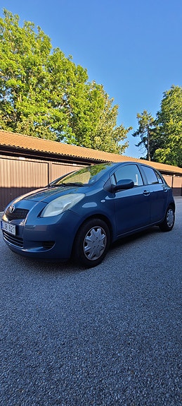 Toyota Yaris 5 of 5