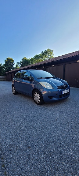 Toyota Yaris 2 of 5