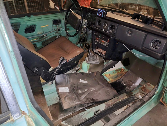 Volvo 142 3 of 5