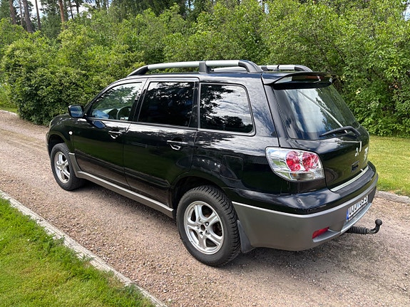 Mitsubishi Outlander 2 of 5