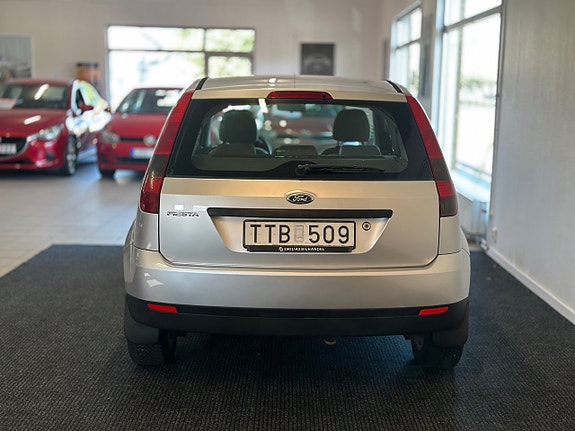 Ford Fiesta 3 of 5