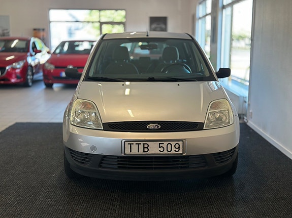 Ford Fiesta 2 of 5