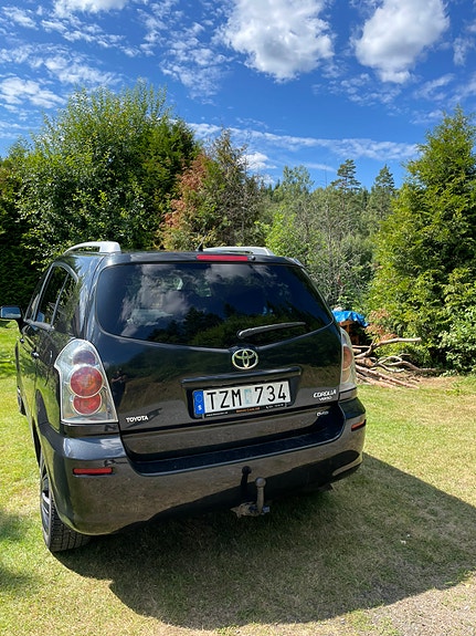Toyota Corolla Verso 2 of 8