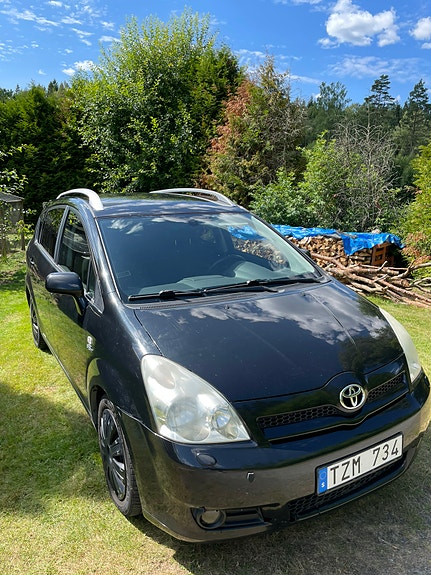 Toyota Corolla Verso 4 of 8