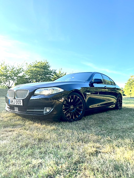 BMW 550i 2 of 5