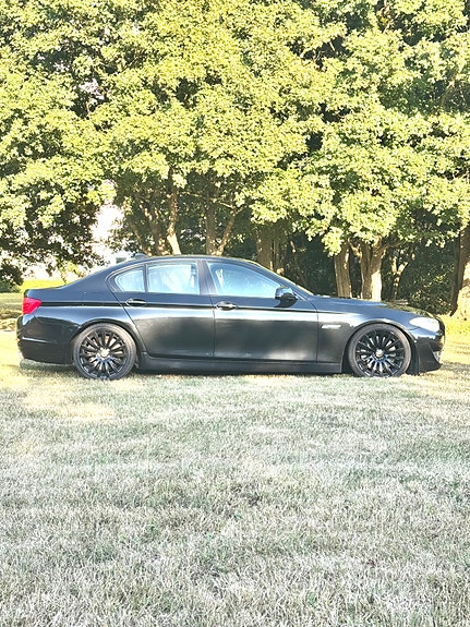 BMW 550i 8 of 14