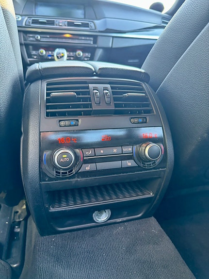 BMW 550i 3 of 5