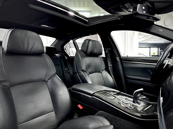 BMW 550i 10 of 14