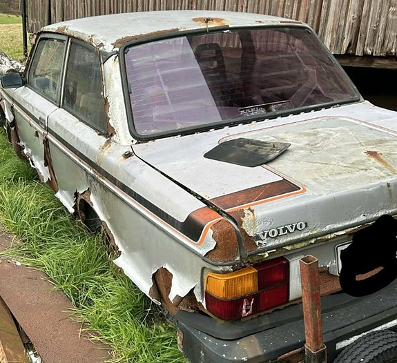 Volvo 242 2 of 5