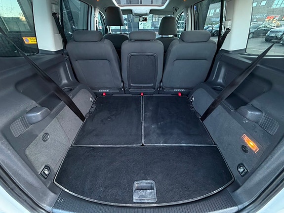 Volkswagen Touran Cross 24 of 27