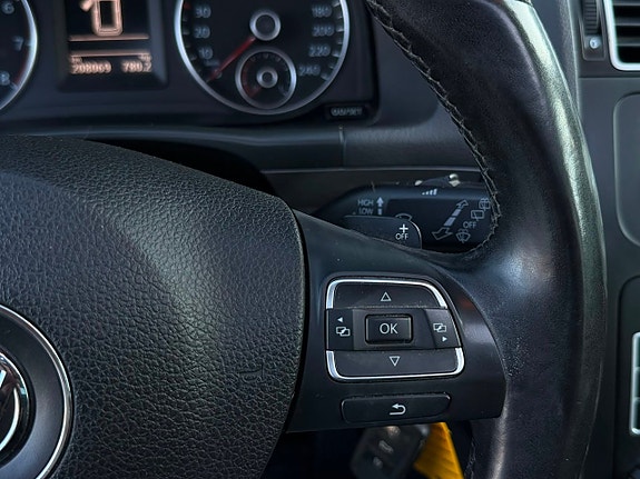 Volkswagen Touran Cross 13 of 27