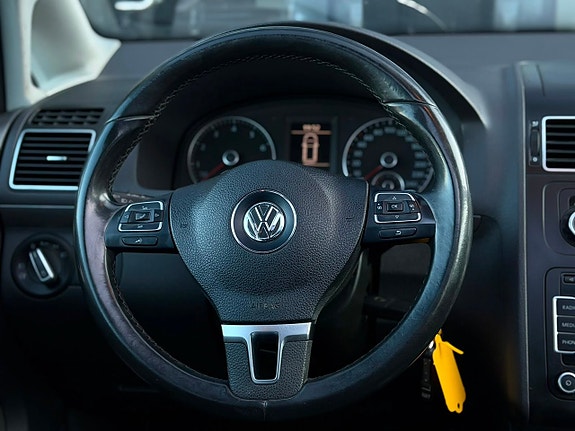 Volkswagen Touran Cross 10 of 27
