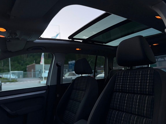 Volkswagen Touran Cross 17 of 27