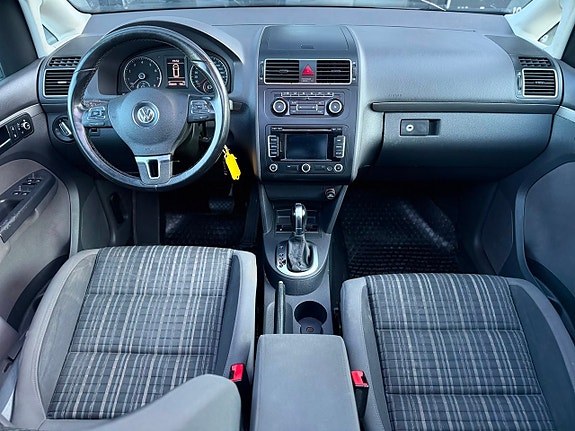 Volkswagen Touran Cross 19 of 27