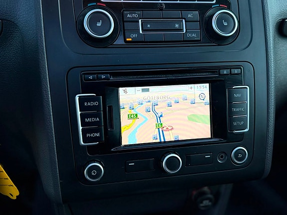 Volkswagen Touran Cross 15 of 27