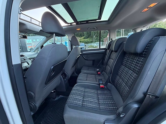 Volkswagen Touran Cross 26 of 27