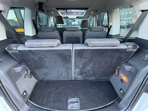 Volkswagen Touran Cross 25 of 27