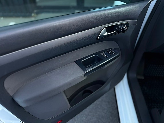 Volkswagen Touran Cross 6 of 27