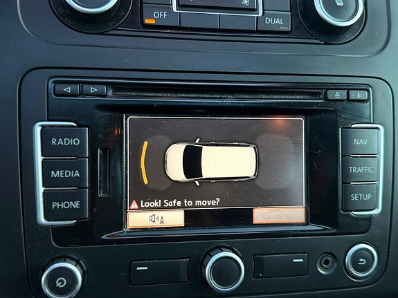 Volkswagen Touran Cross 8 of 27