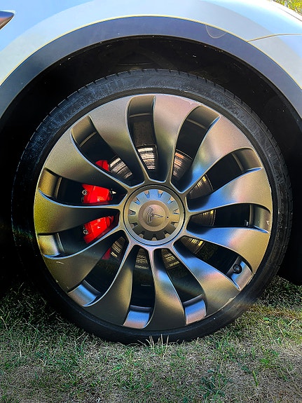 Tesla Model Y 3 of 5