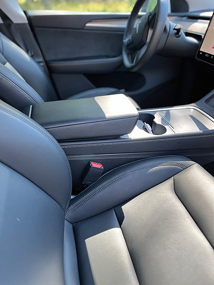 Tesla Model Y 4 of 5