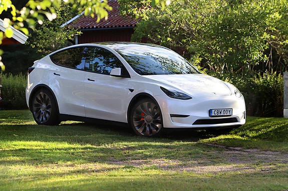 Tesla Model Y 2 of 5