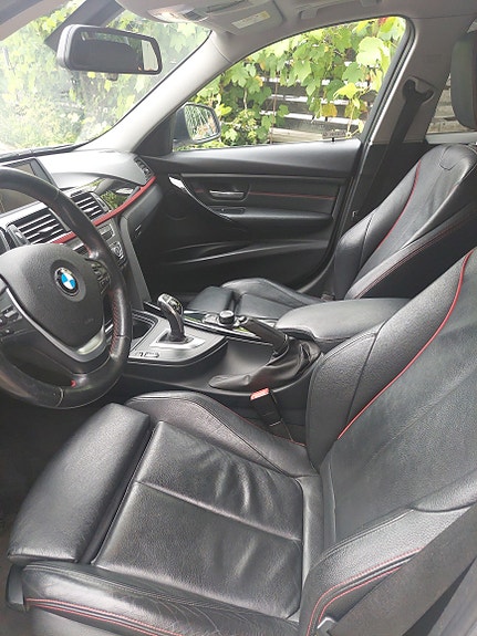 BMW 328i 4 of 5