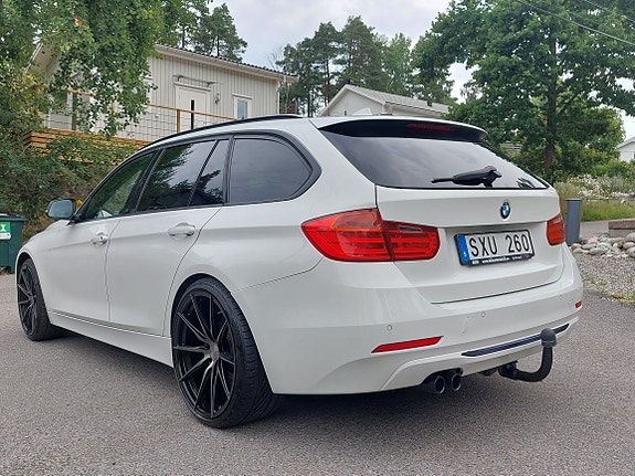 BMW 328i 2 of 5