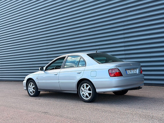 Honda Accord 2 of 5