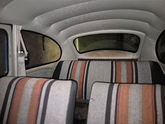 Volkswagen 1300 2 of 4