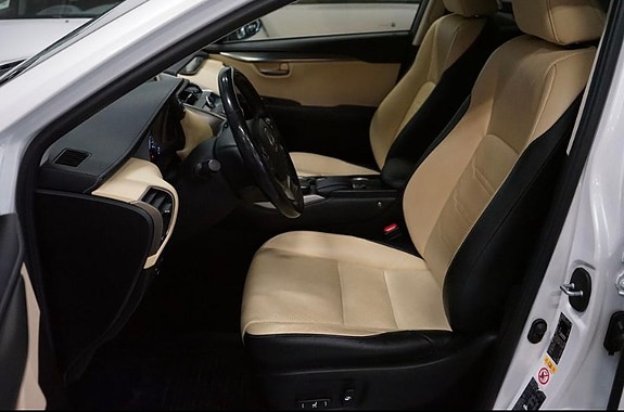Lexus NX300h 8 of 14