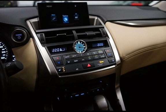 Lexus NX300h 5 of 5