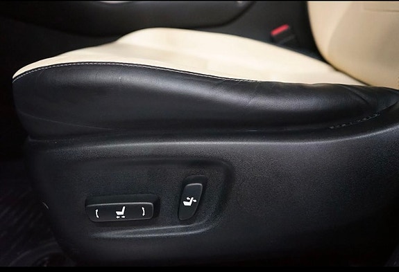 Lexus NX300h 12 of 14