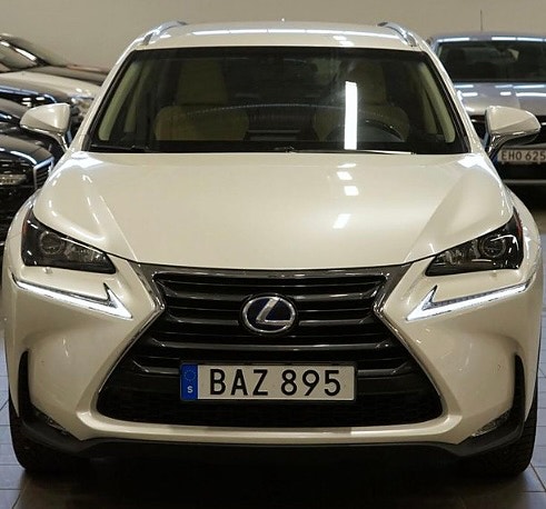 Lexus NX300h 11 of 14