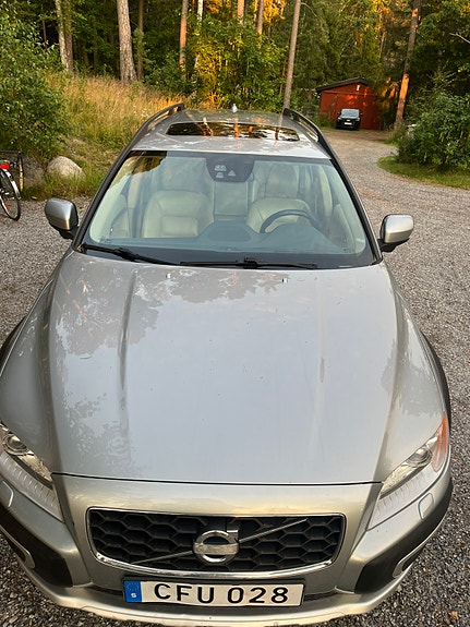 Volvo XC70 2 of 5