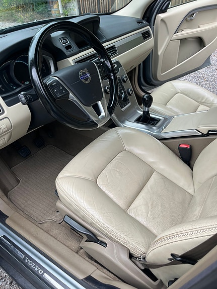 Volvo XC70 13 of 24