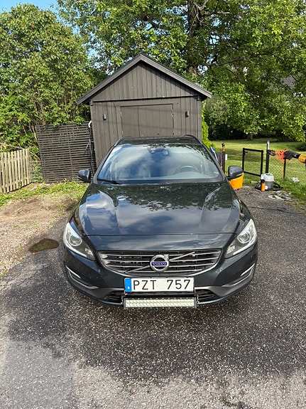 Volvo V60 2 of 5
